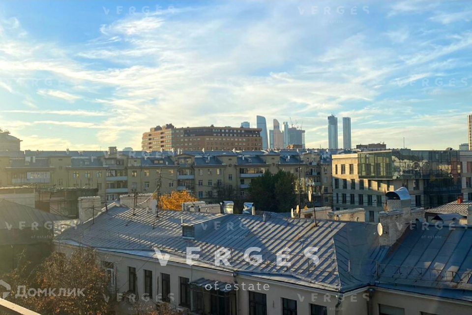 Продаётся 5-комнатная квартира, 273 м²
