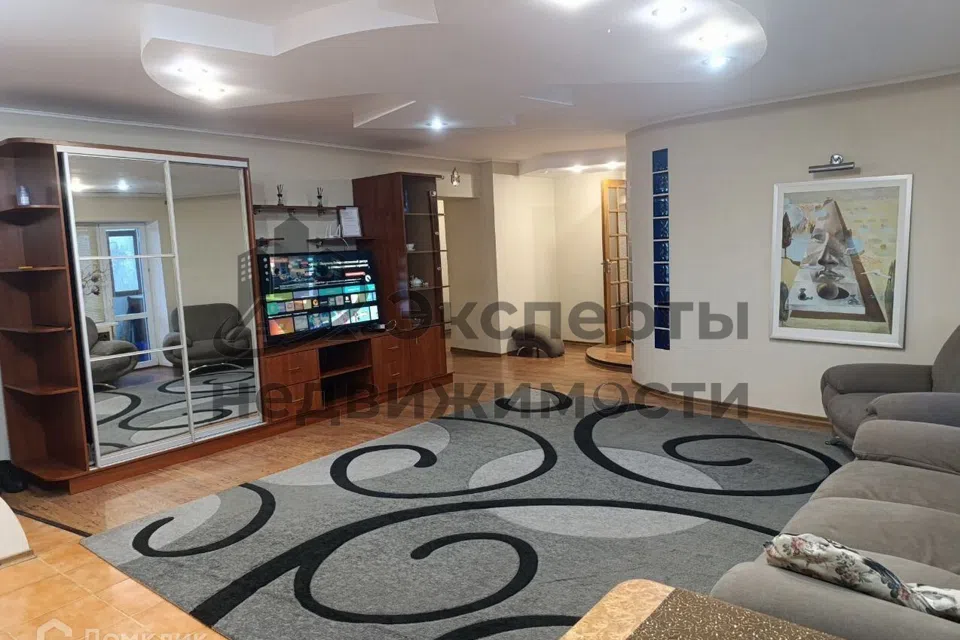 Продаётся 4-комнатная квартира, 109.3 м²