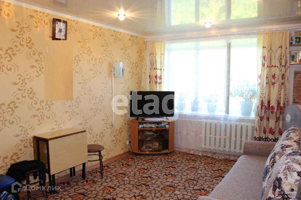 Продаётся комната в 2-комн. квартире, 43.6 м²