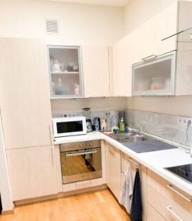 Сдаётся 2-комнатная квартира, 77 м²