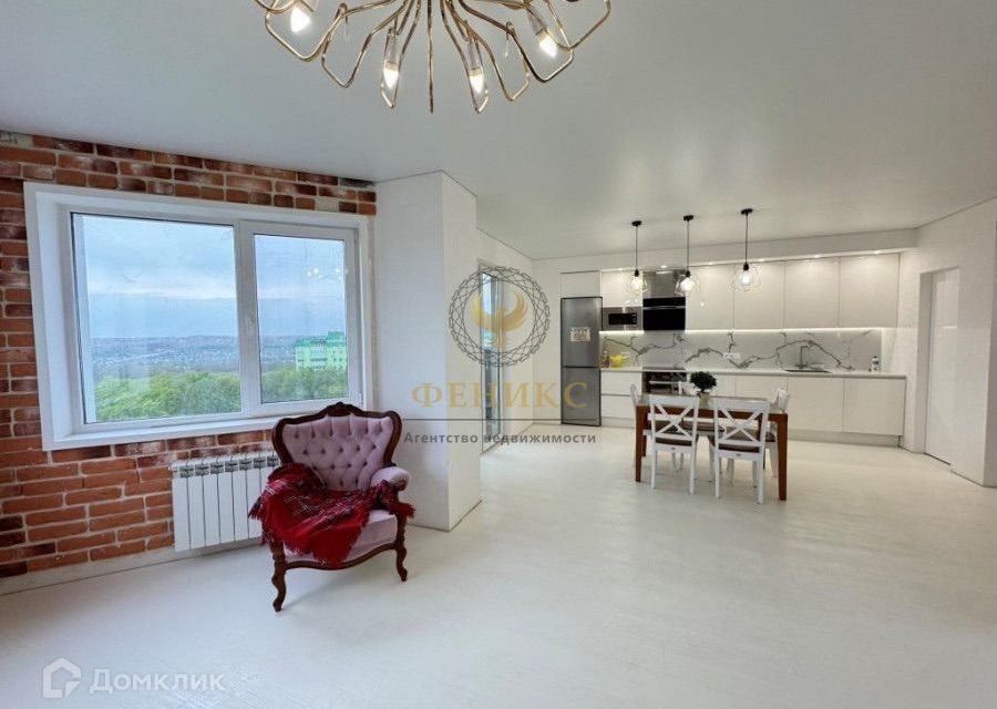 Продаётся 3-комнатная квартира, 115 м²