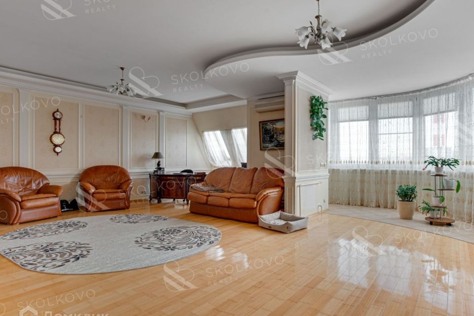 Продаётся 5-комнатная квартира, 243.7 м²