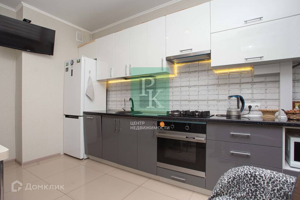 Продаётся 1-комнатная квартира, 43 м²
