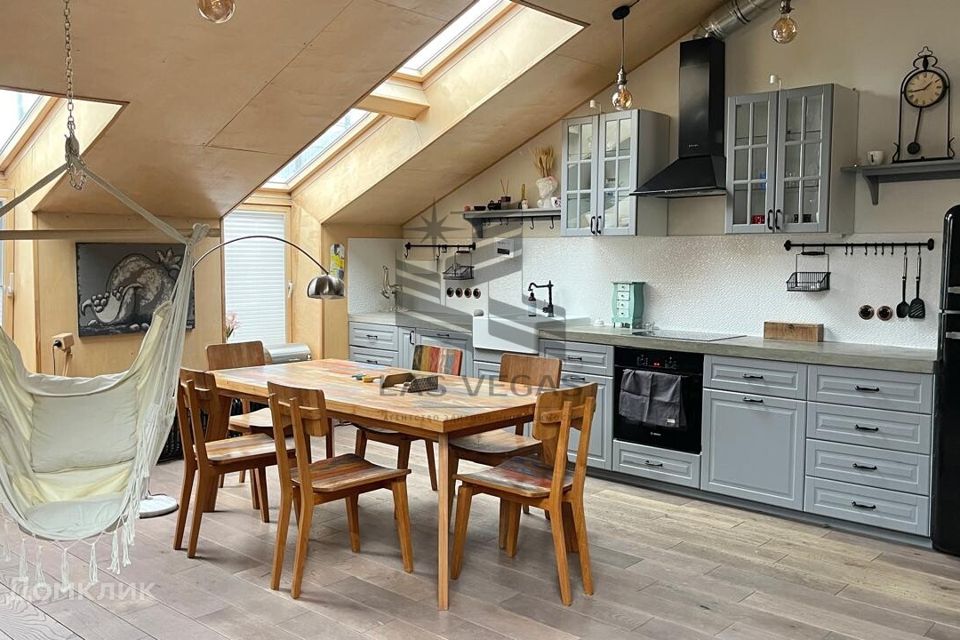 Сдаётся 3-комнатная квартира, 130 м²