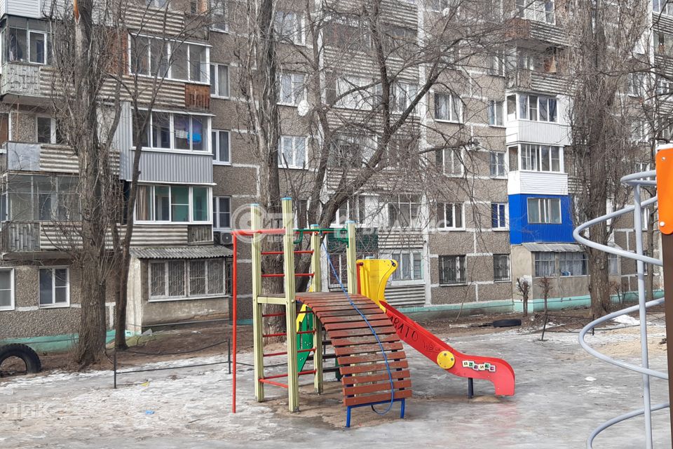 Продаётся 4-комнатная квартира, 70 м²