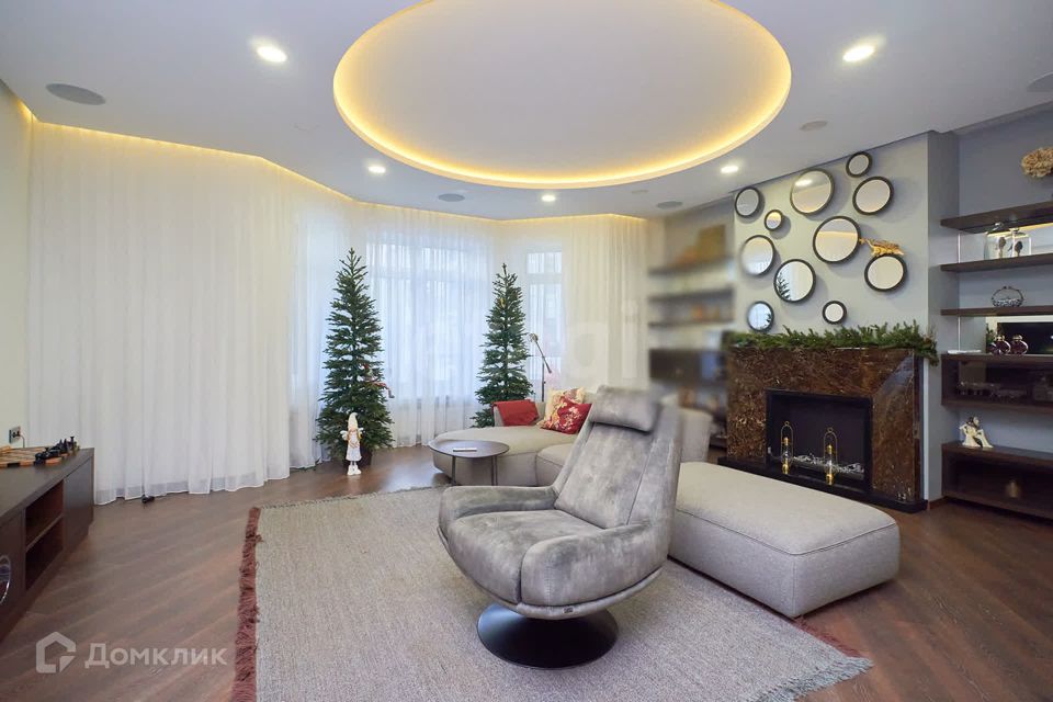 Продаётся 4-комнатная квартира, 155.8 м²