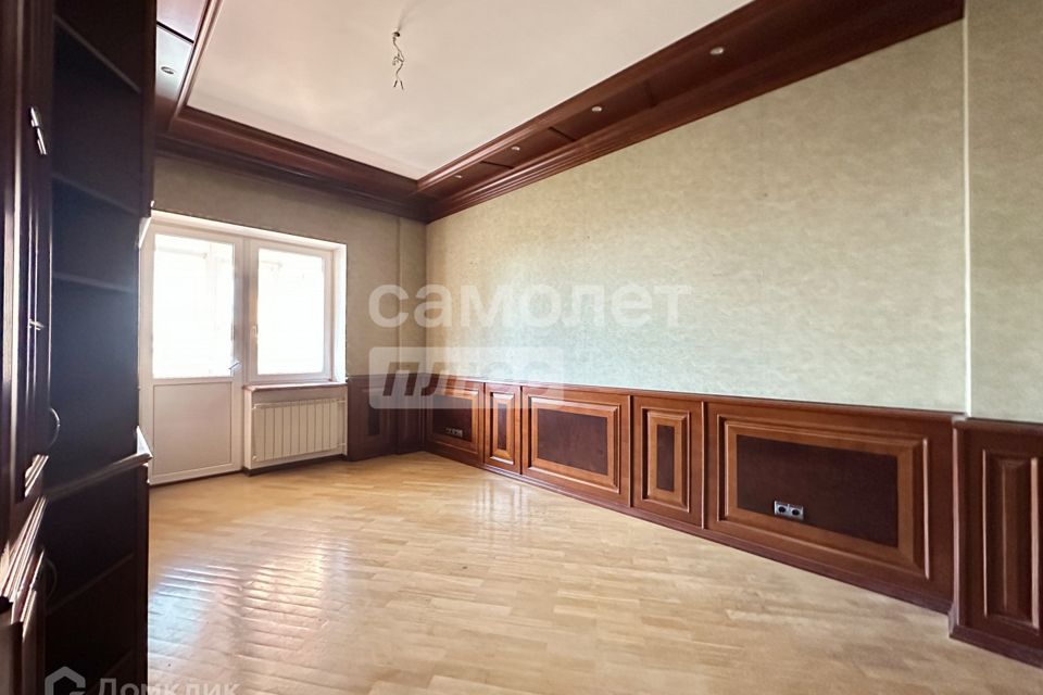 Продаётся 5-комнатная квартира, 200 м²