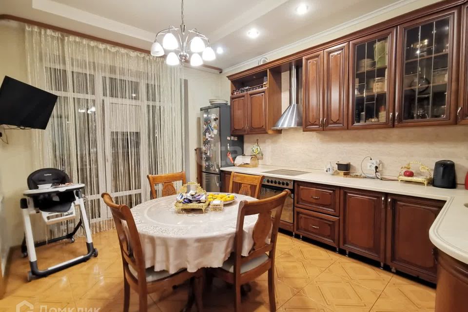 Продаётся 3-комнатная квартира, 119.3 м²
