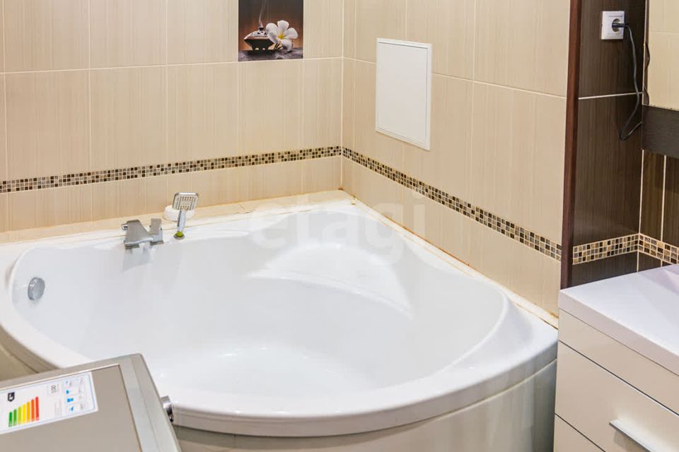 Продаётся 1-комнатная квартира, 55.8 м²