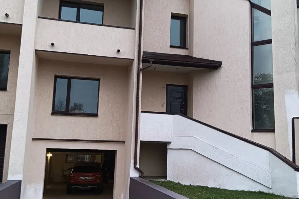 Продаётся таунхаус, 5-эт., 300 м²