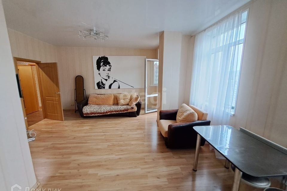 Сдаётся 1-комнатная квартира, 76 м²