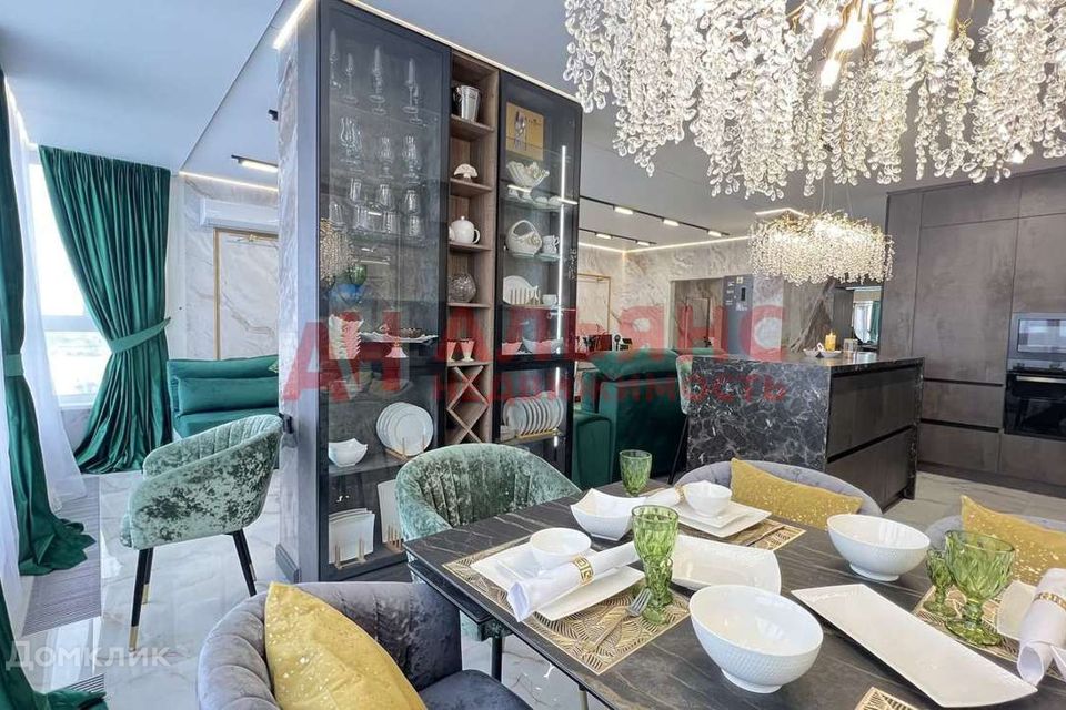 Продаётся 3-комнатная квартира, 105.5 м²