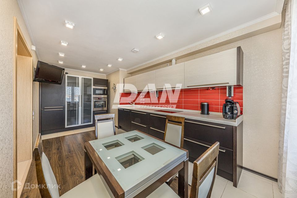 Продаётся 4-комнатная квартира, 128 м²