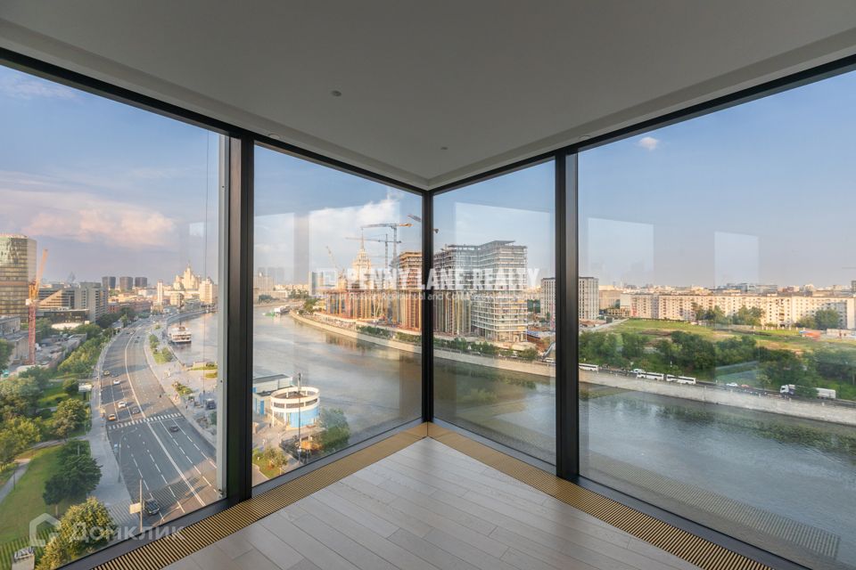 Продаётся 4-комнатная квартира, 168.5 м²