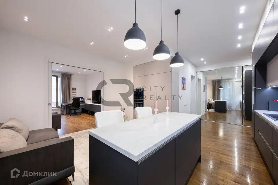 Продаётся 3-комнатная квартира, 109.7 м²