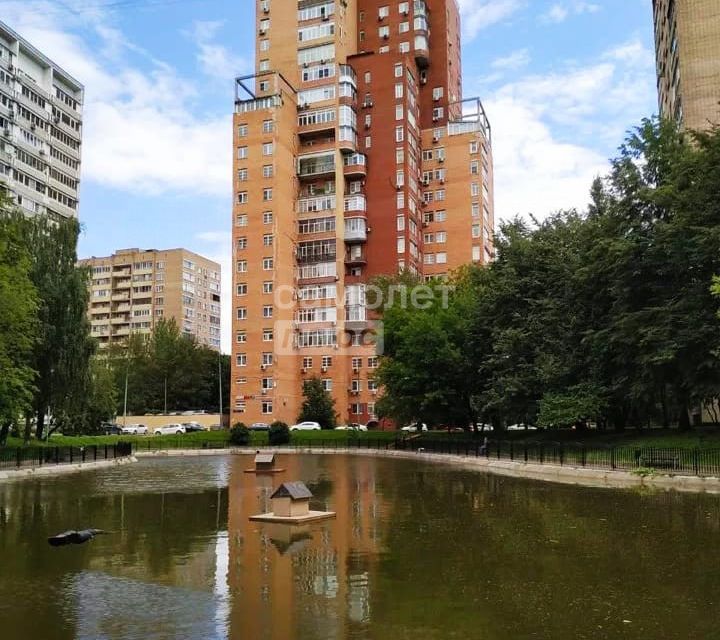 Продаётся 5-комнатная квартира, 190.7 м²
