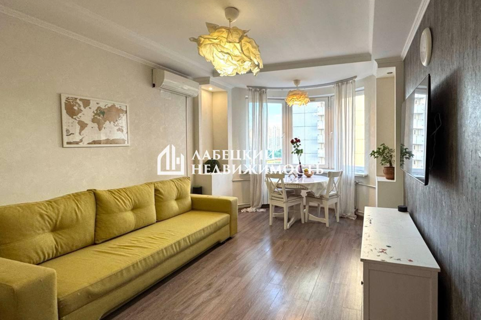 Продаётся 2-комнатная квартира, 55.6 м²