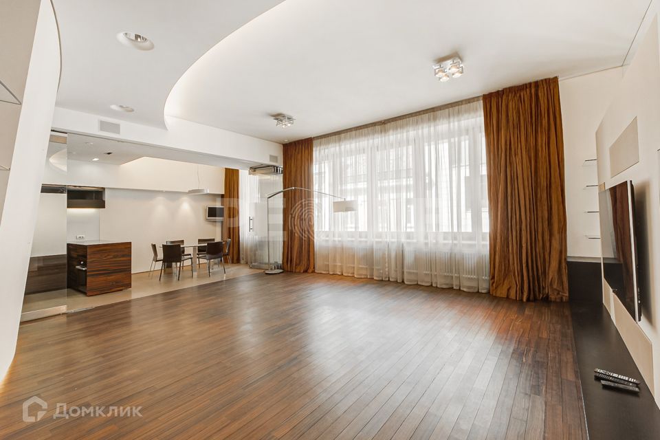 Продаётся 5-комнатная квартира, 221.5 м²