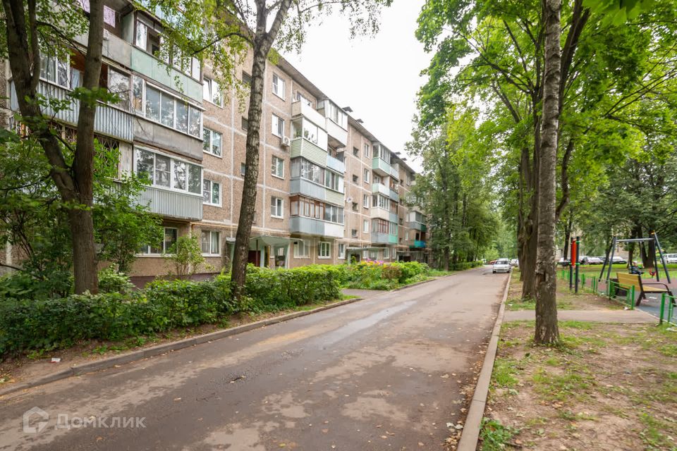 Продаётся 4-комнатная квартира, 60.4 м²