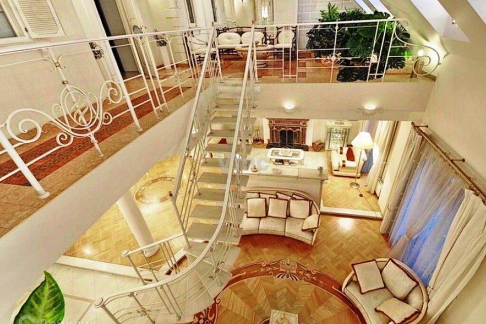 Сдаётся 4-комнатная квартира, 223 м²