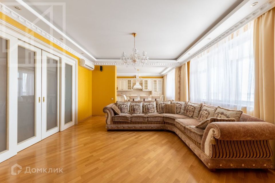 Сдаётся 4-комнатная квартира, 186 м²