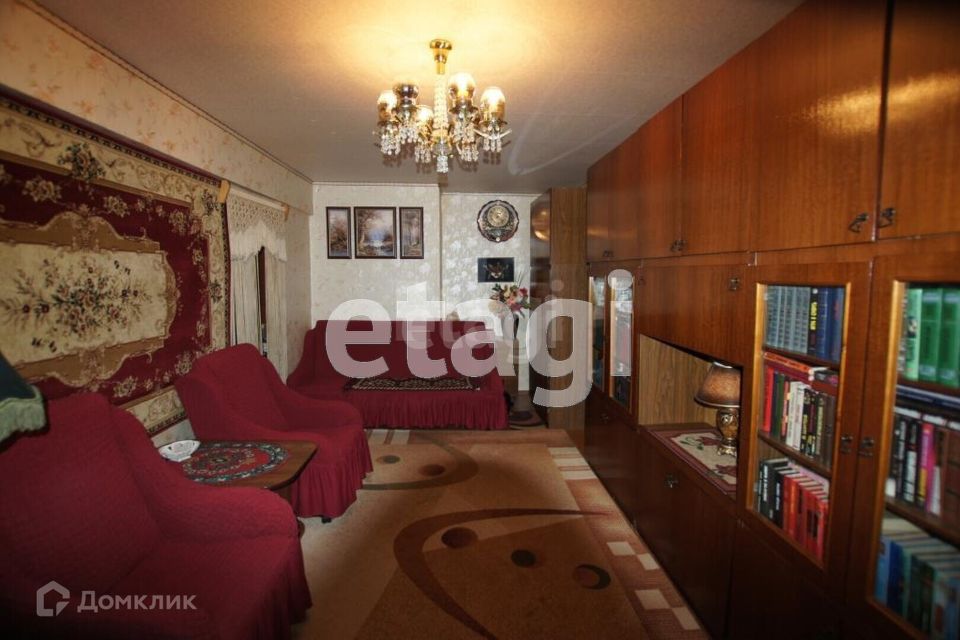 Продаётся 4-комнатная квартира, 58.3 м²