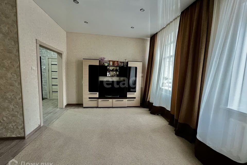 Продаётся 4-комнатная квартира, 102.7 м²