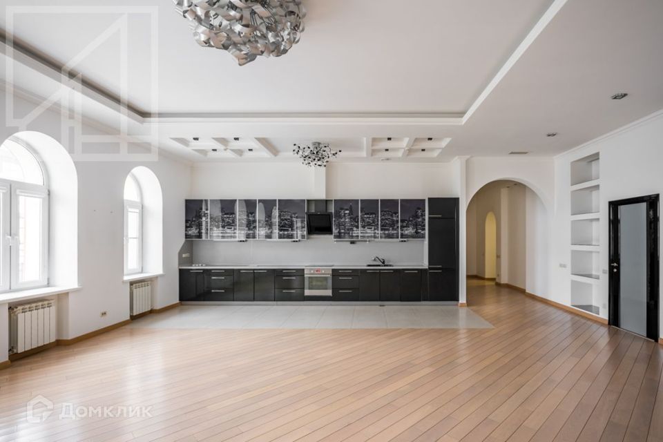 Сдаётся 4-комнатная квартира, 200 м²