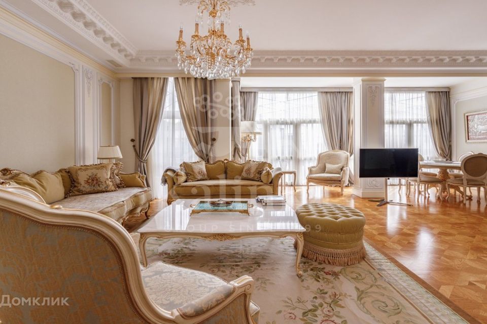 Продаётся 4-комнатная квартира, 190 м²