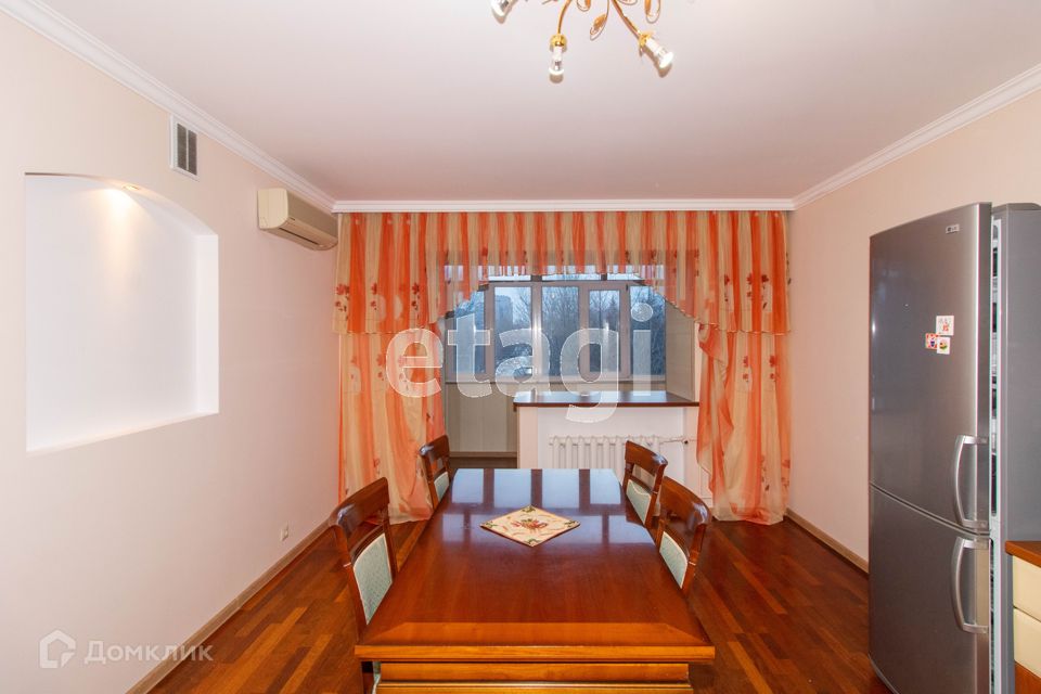 Продаётся 3-комнатная квартира, 145 м²