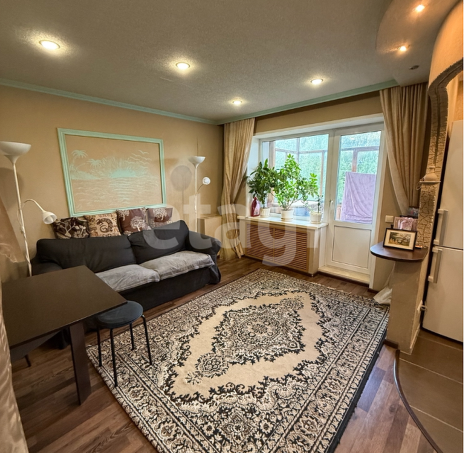 Продаётся 4-комнатная квартира, 58.3 м²