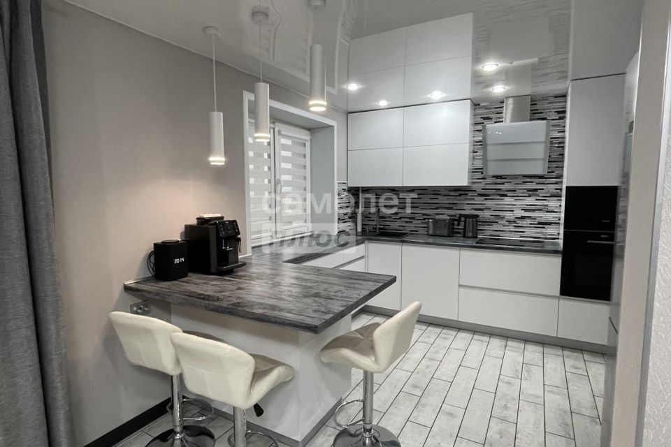 Продаётся 4-комнатная квартира, 80 м²