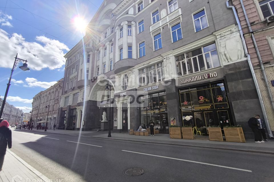 Продаётся 10-комнатная квартира, 240 м²