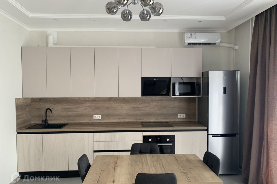 Сдаётся 2-комнатная квартира, 76 м²