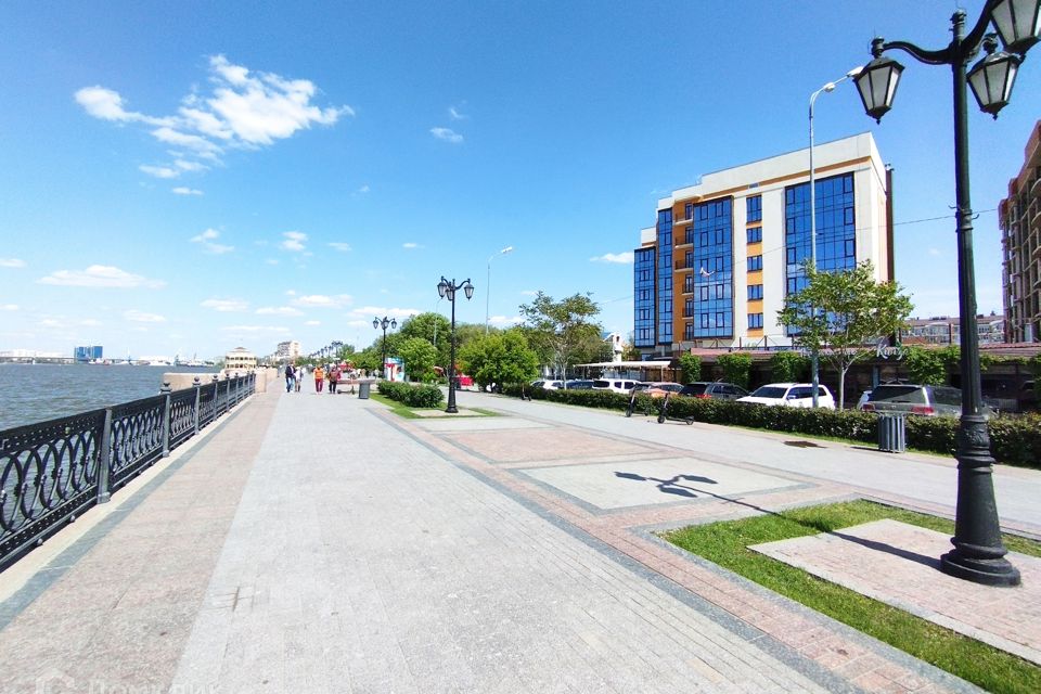 Продаётся 3-комнатная квартира, 148.8 м²