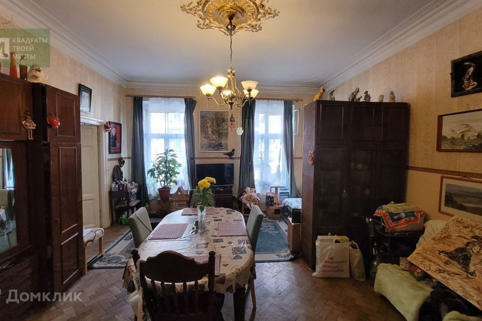 Продаётся 4-комнатная квартира, 159.4 м²