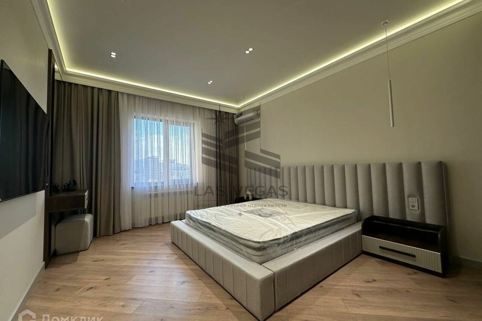 Сдаётся 4-комнатная квартира, 135 м²