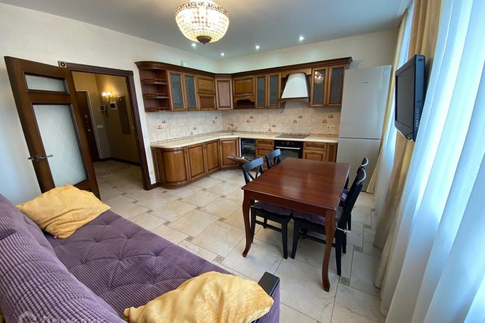 Сдаётся 2-комнатная квартира, 70 м²