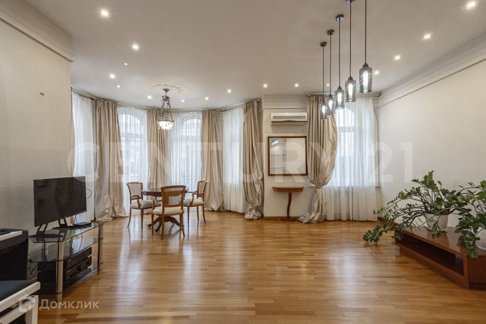 Продаётся 5-комнатная квартира, 180.9 м²