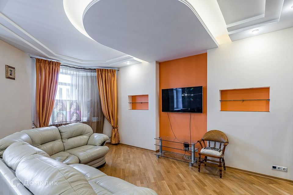 Продаётся 3-комнатная квартира, 131 м²