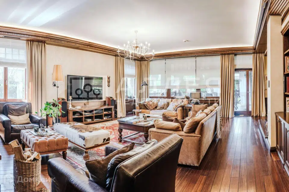 Продаётся 3-этажный дом, 510 м²