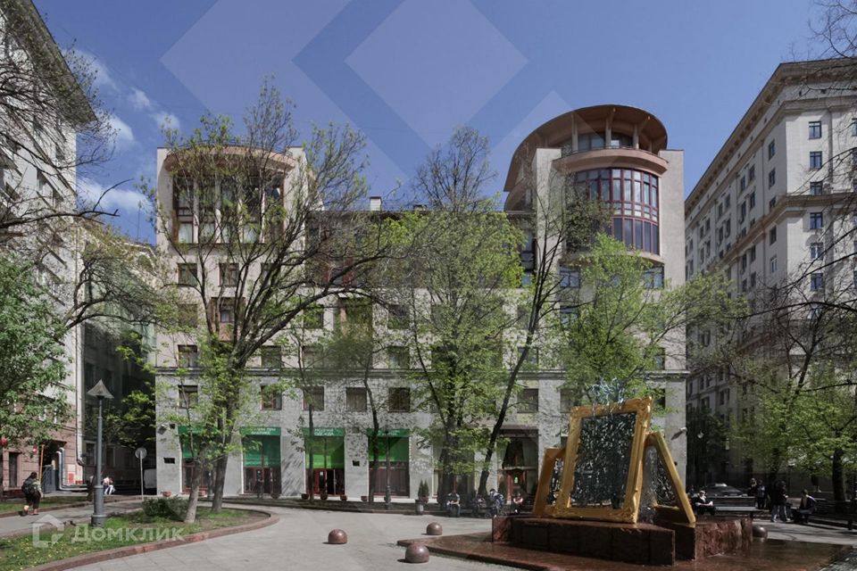Продаётся 4-комнатная квартира, 180 м²