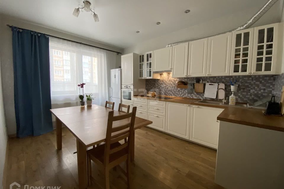Продаётся 2-комнатная квартира, 72.5 м²