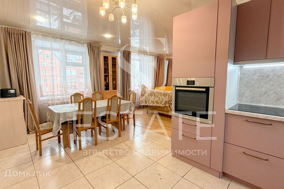 Продаётся 4-комнатная квартира, 107 м²