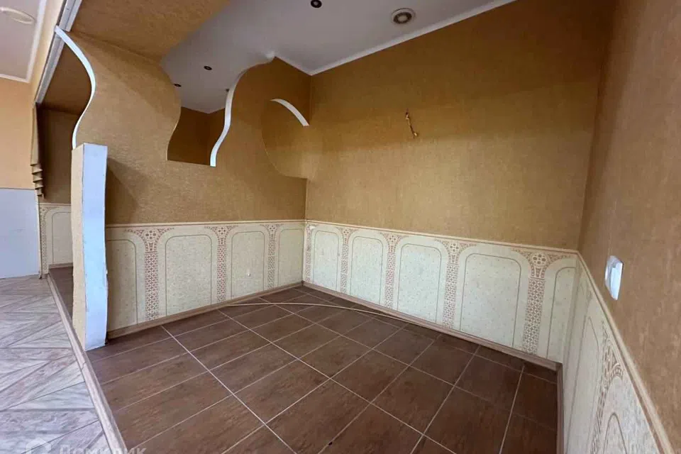 Сдаётся торговое помещение, 87 м²