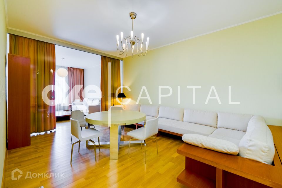 Сдаётся 4-комнатная квартира, 220 м²