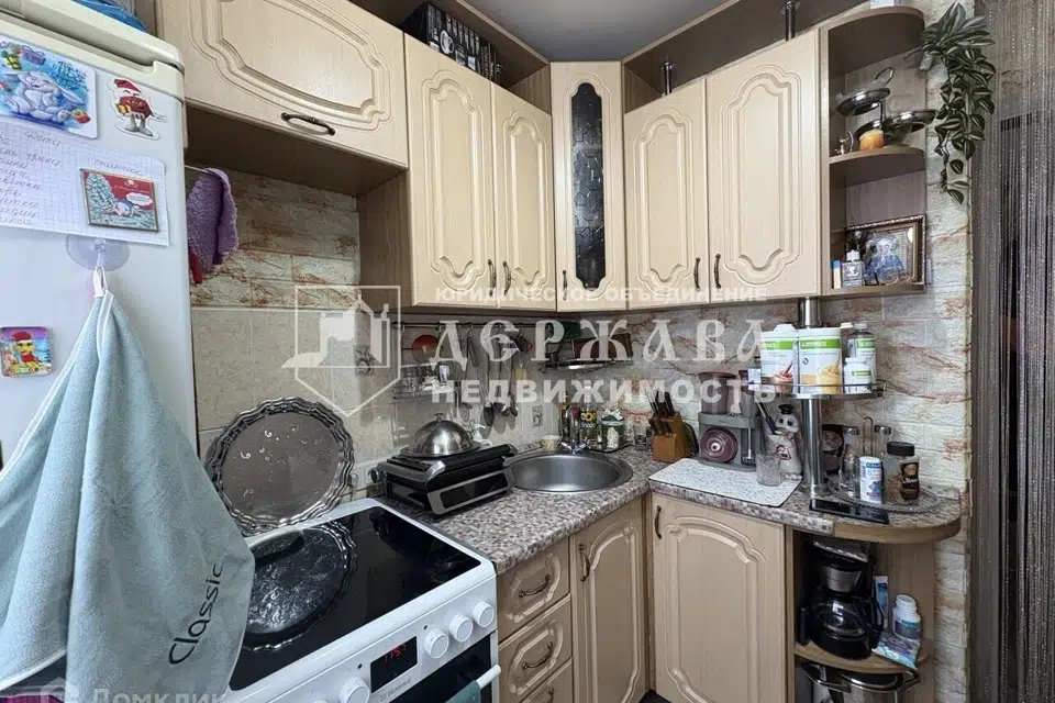 Продаётся 4-комнатная квартира, 60.9 м²