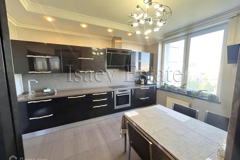 Продаётся 2-комнатная квартира, 81 м²