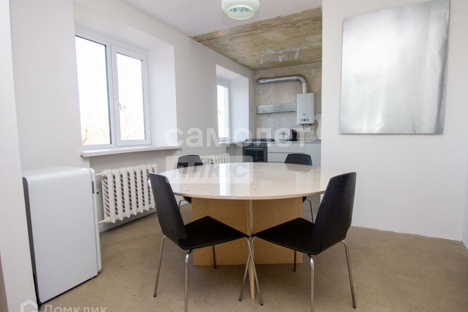 Продаётся 4-комнатная квартира, 60.2 м²