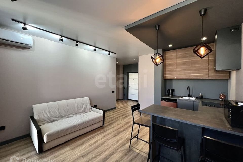 Продаётся 1-комнатная квартира, 42 м²